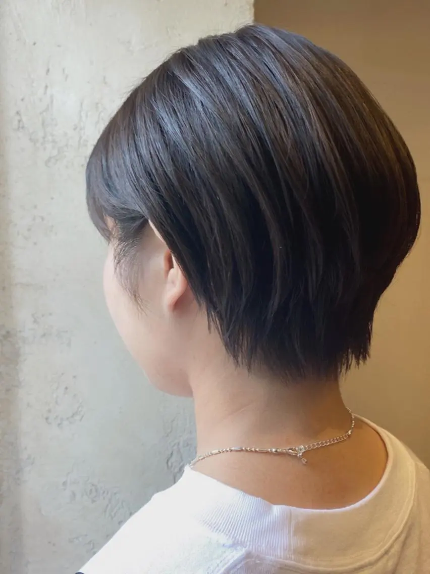 ショート カラー アッシュ アッシュグレー アッシュグレージュ ダークアッシュ グレージュ マンツーマン 美容師💚コウブチのヘアスタイル