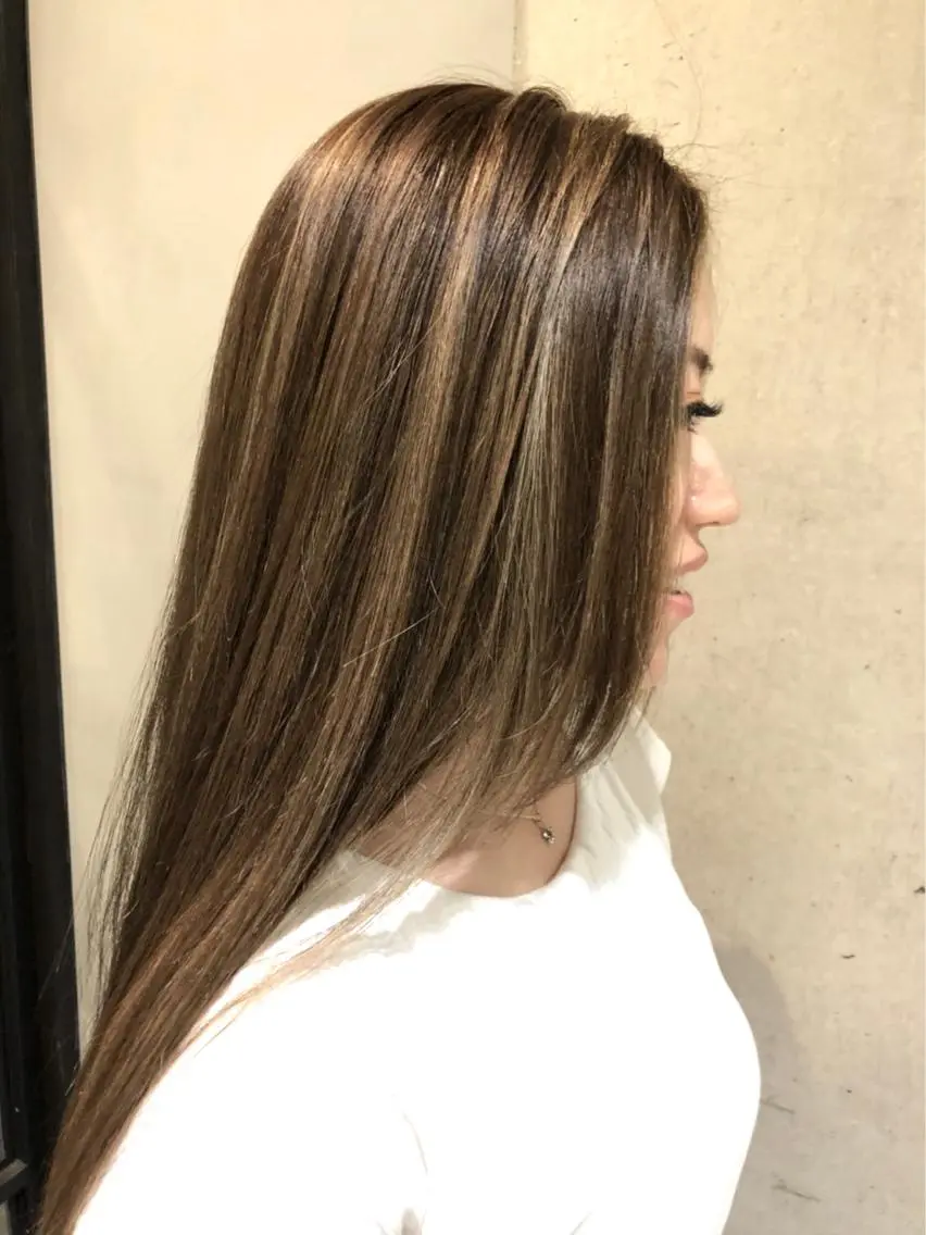 セミロング カラー ヘアカラー ハイライトが 得意なニキです😊のヘアスタイル