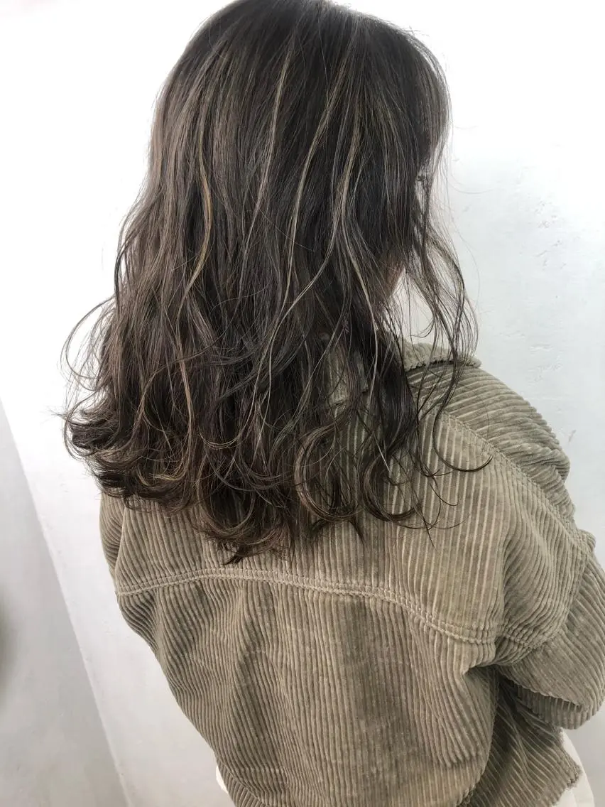 ミディアム カラー ヘアカラー トリートメント ブリーチカラーレイヤ ーカット🦋annaのヘアスタイル