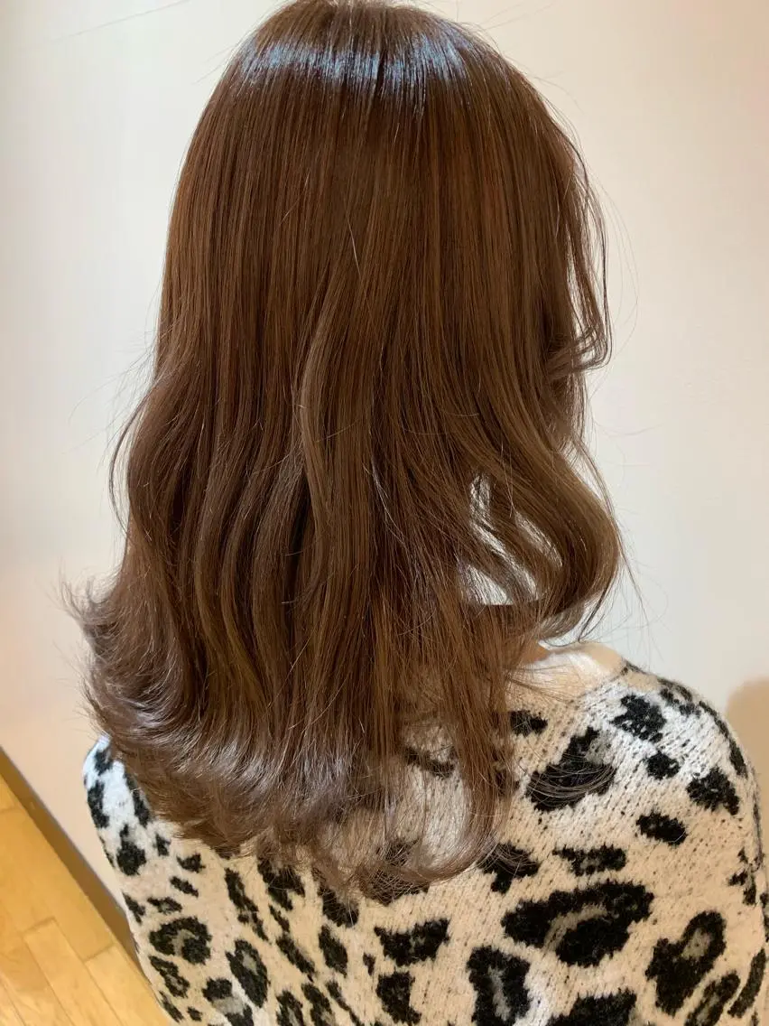 ミディアム カラー 齊藤 衣梨佳のヘアスタイル