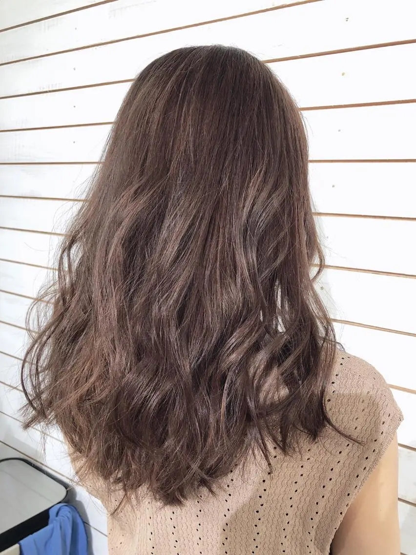 ミディアム カラー ヘアアレンジ グレージュ ラベンダーカラー ラベンダーグレージュ ラベンダーグレー カット ヘアカラー 🦋美髪/エクステ 🦋アベイクミのヘアスタイル
