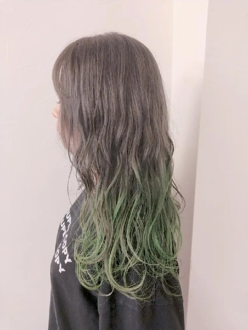 ロング カラー アディクシーカラー バレイヤージュ ブリーチ ダークグレー ダブルカラー ブリーチの神 KYONのその他イメージ