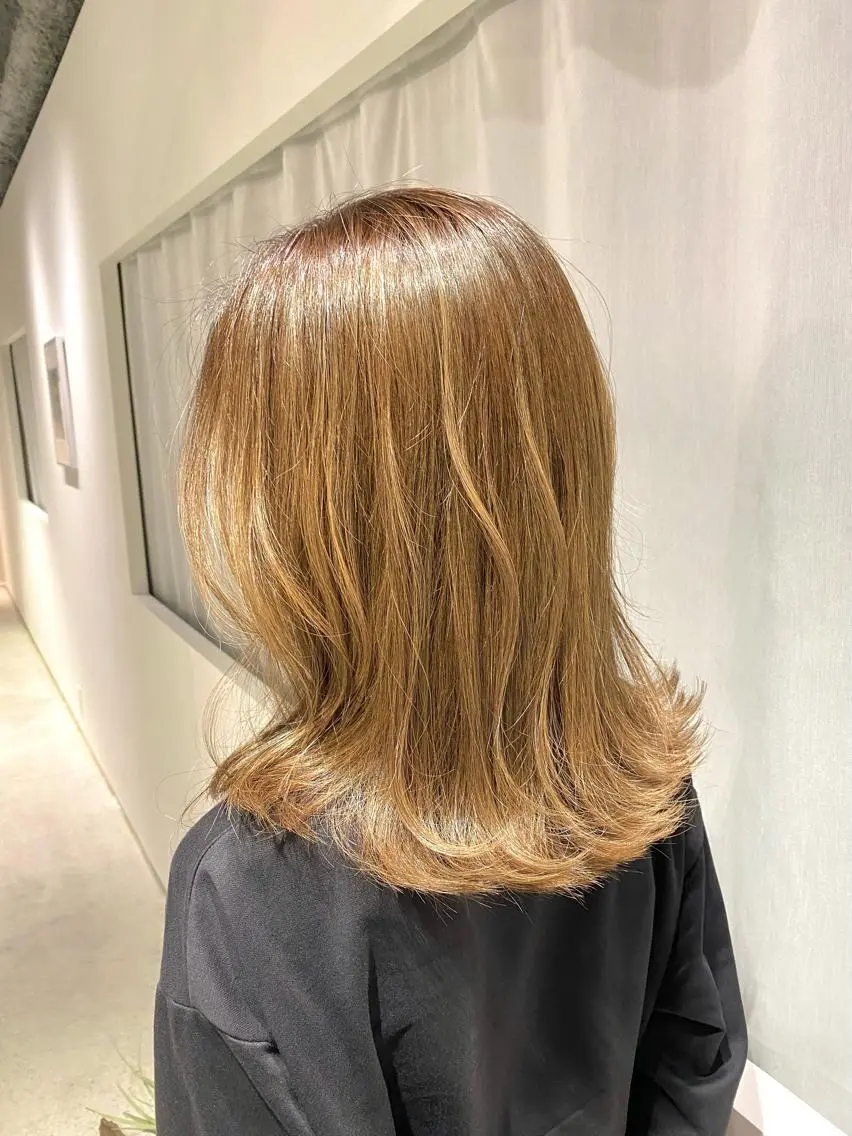 ミディアム カラー ベージュカラー イエローカラー MUK ムクのヘアスタイル