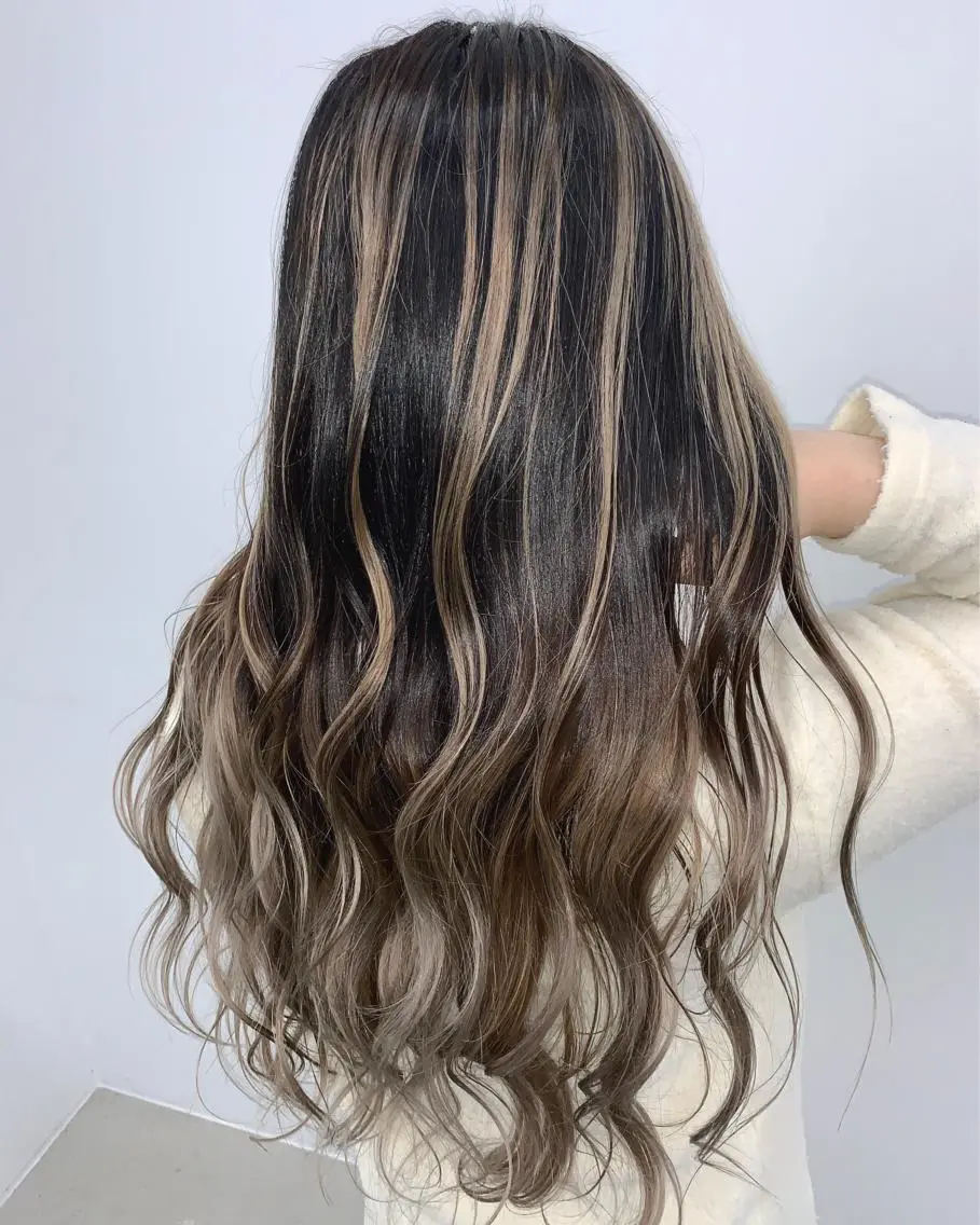 ロング レイヤーカット 山田 絵里菜のヘアスタイル