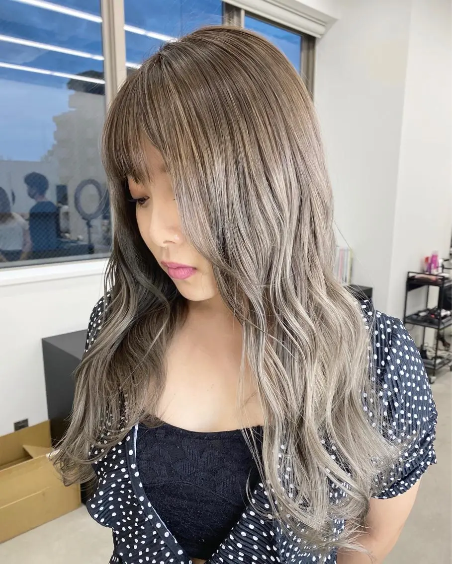 セミロング カラー グラデーションカラー カット ヘアカラー ブリーチ 透明感HIDEのヘアスタイル
