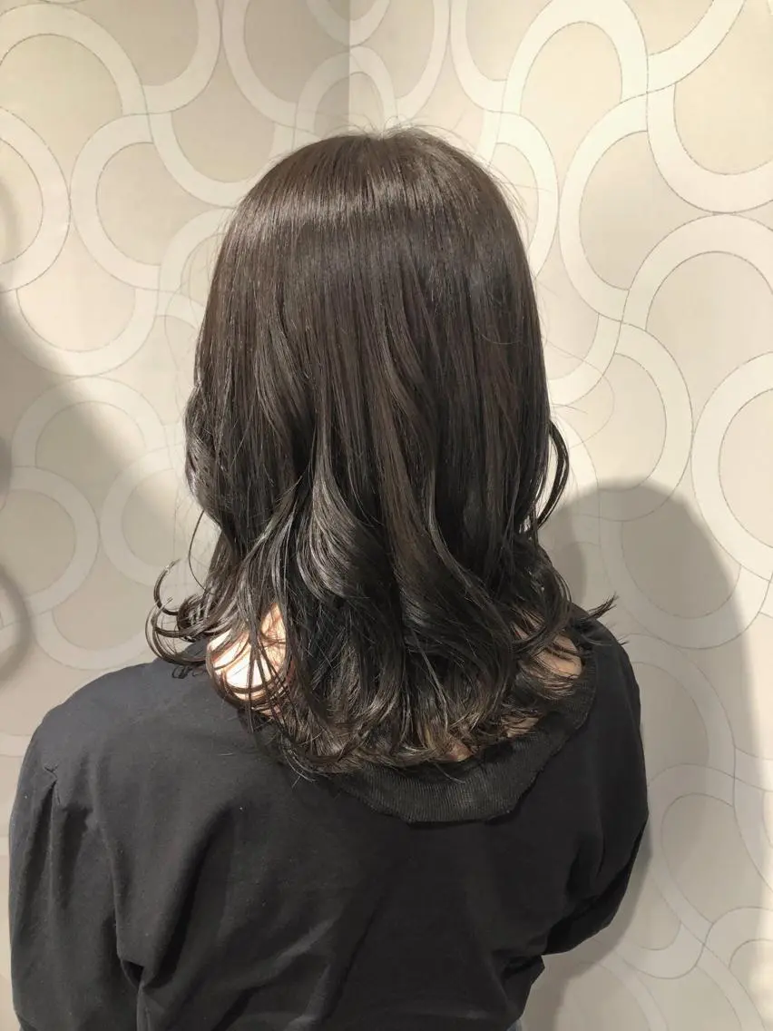 セミロング カラー ブリーチ ダブルカラー グレージュ ブリーチなしカラー 艶髪 ♡Tomiyaのヘアスタイル