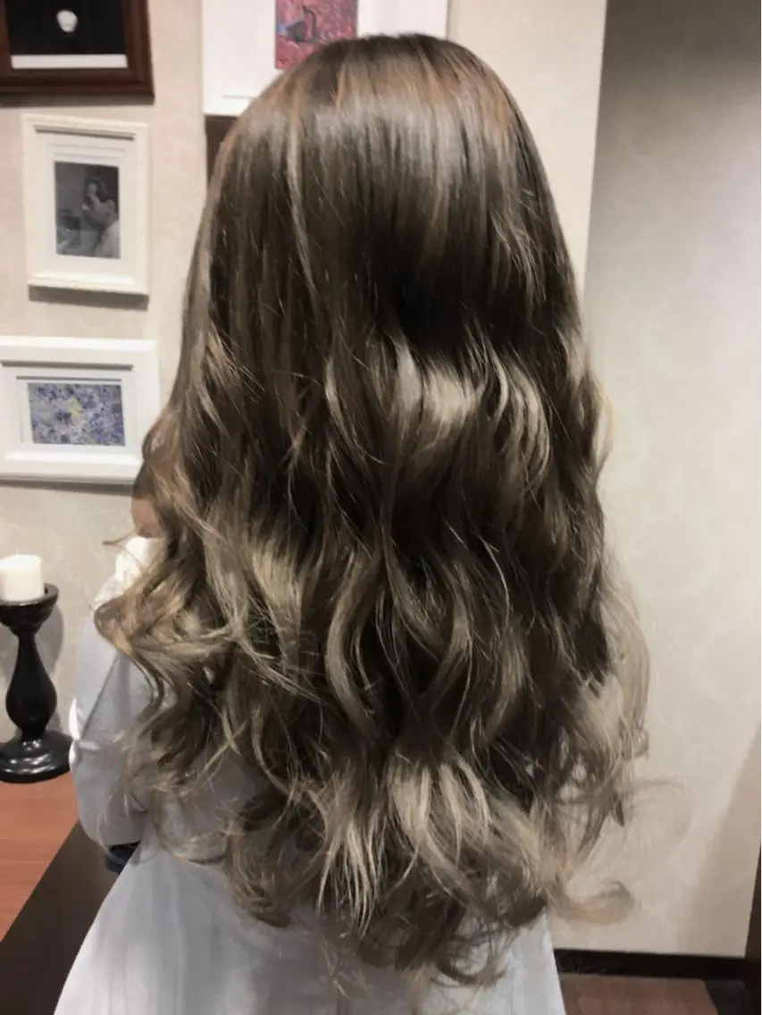 ロング カラー パーマ ヘアアレンジ ハイトーンカラー トリートメント 【mokuオーナー】 ちはるのヘアスタイル