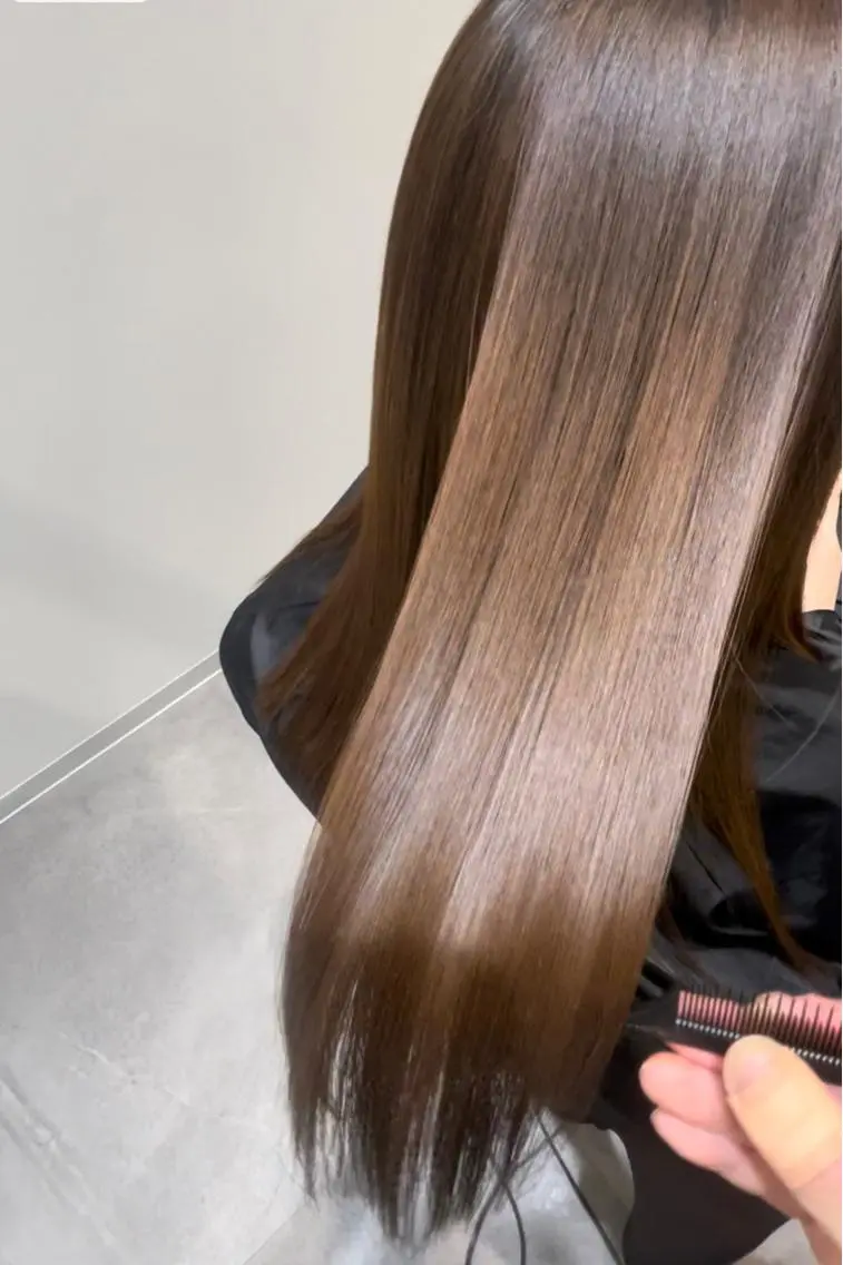 セミロング カット 縮毛矯正 トリートメント 荒木 理緒のヘアスタイル