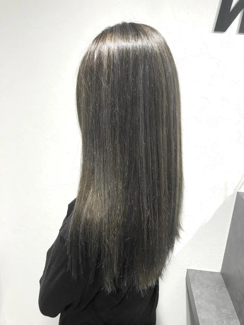 ロング カラー アッシュ アッシュグレー ハイライトカラー ハイライト ヘアカラー 🤍2nd🤍田所 美希のヘアスタイル