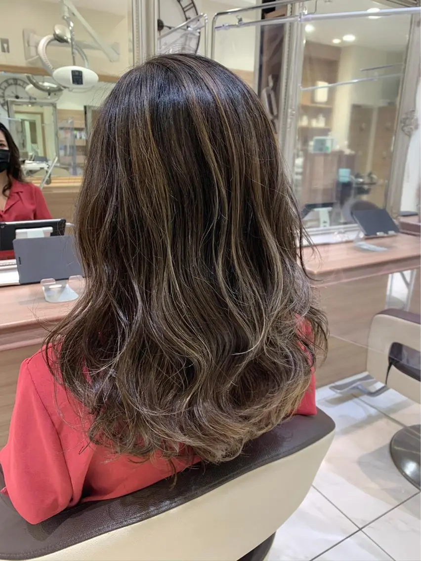 ロング カラー ヘアアレンジ 小白井 由美のヘアスタイル