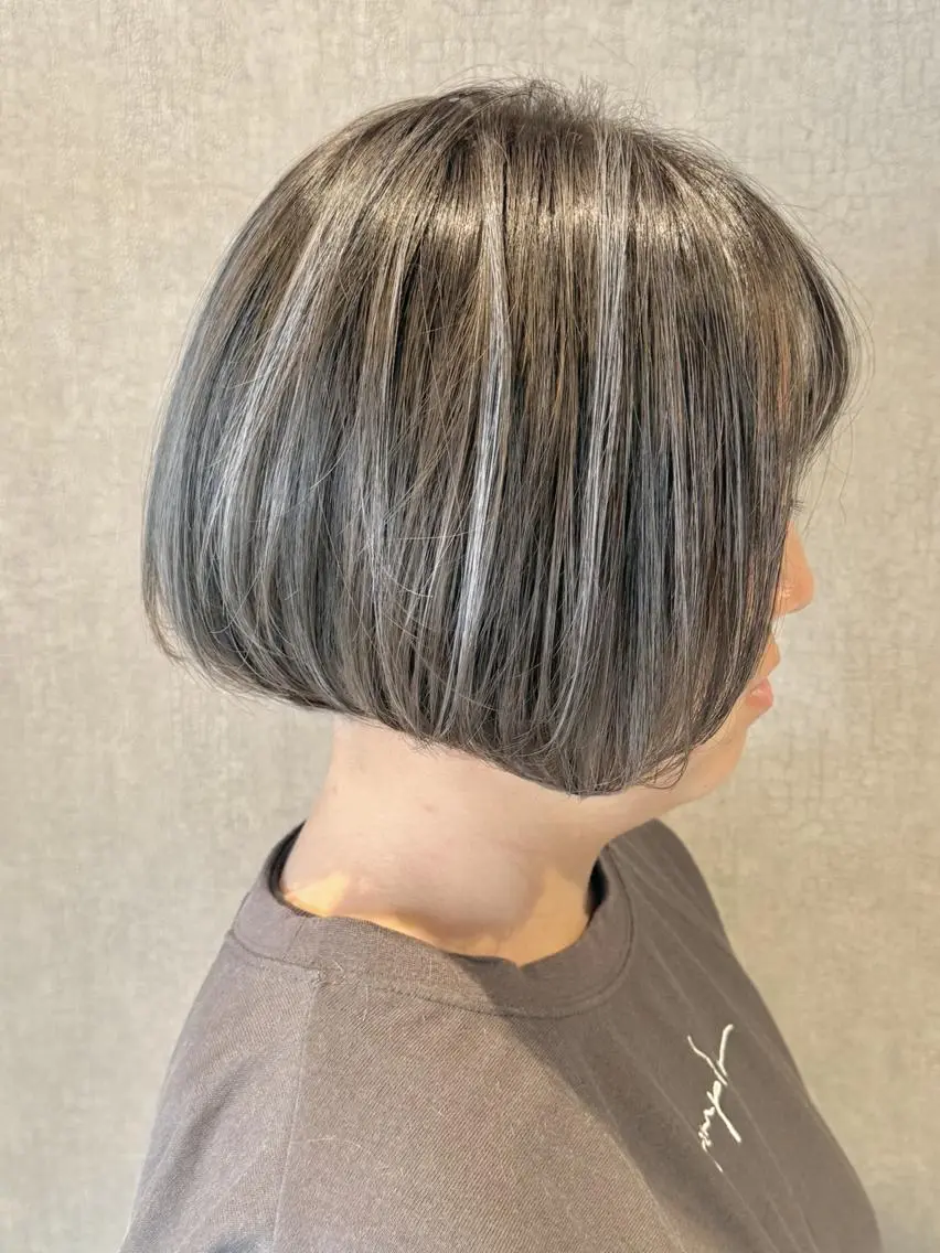 ミディアム NOA 青木のヘアスタイル