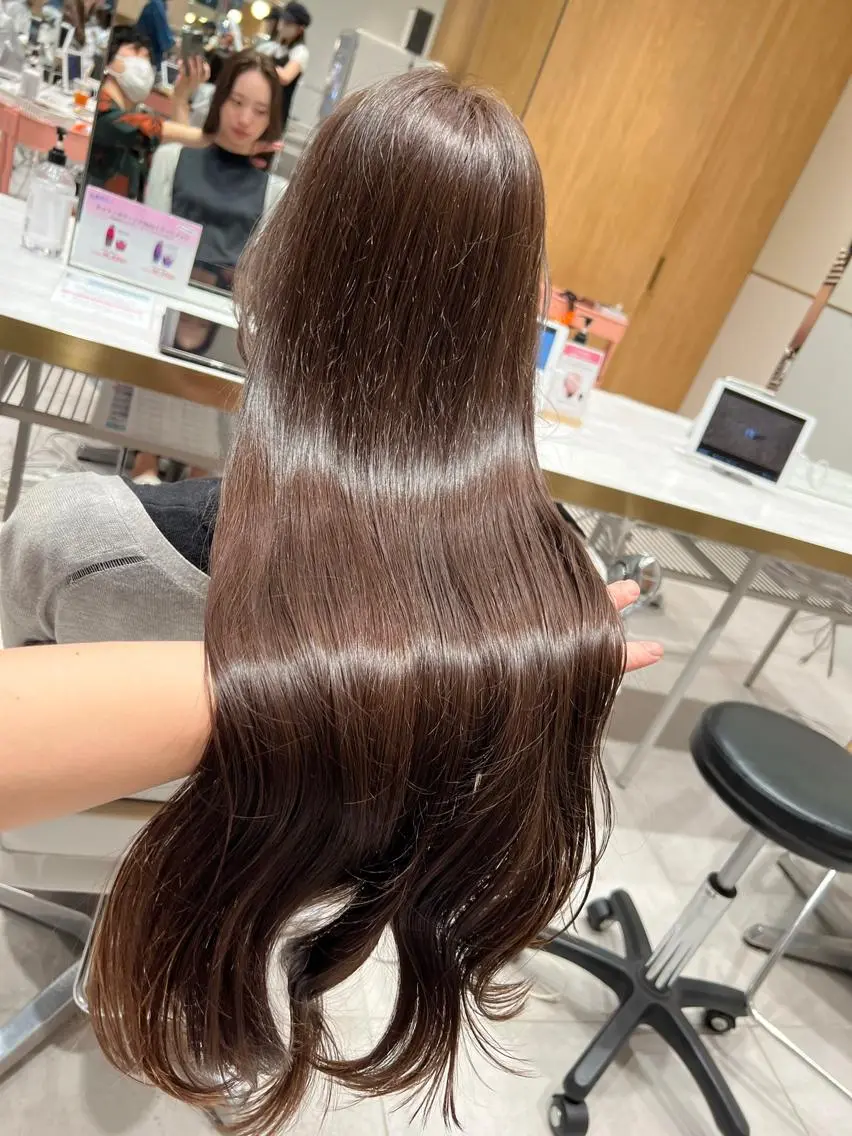 ロング カラー 切りっぱなしボブ ブリーチ グレージュ イルミナカラー インナーカラー カット ヘアカラー トリートメント レイヤー専門家 ダブルカラー修のヘアスタイル