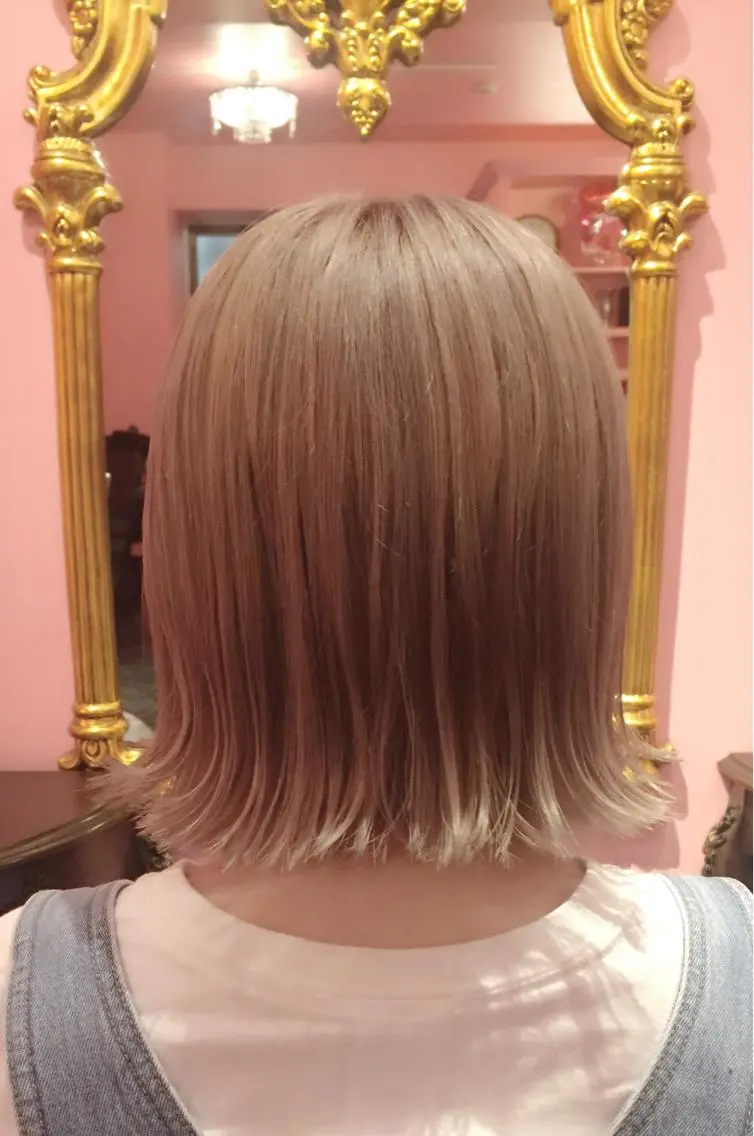 ミディアム カラー ベージュカラー ミルクティーベージュ 櫻井 愛弓のヘアスタイル