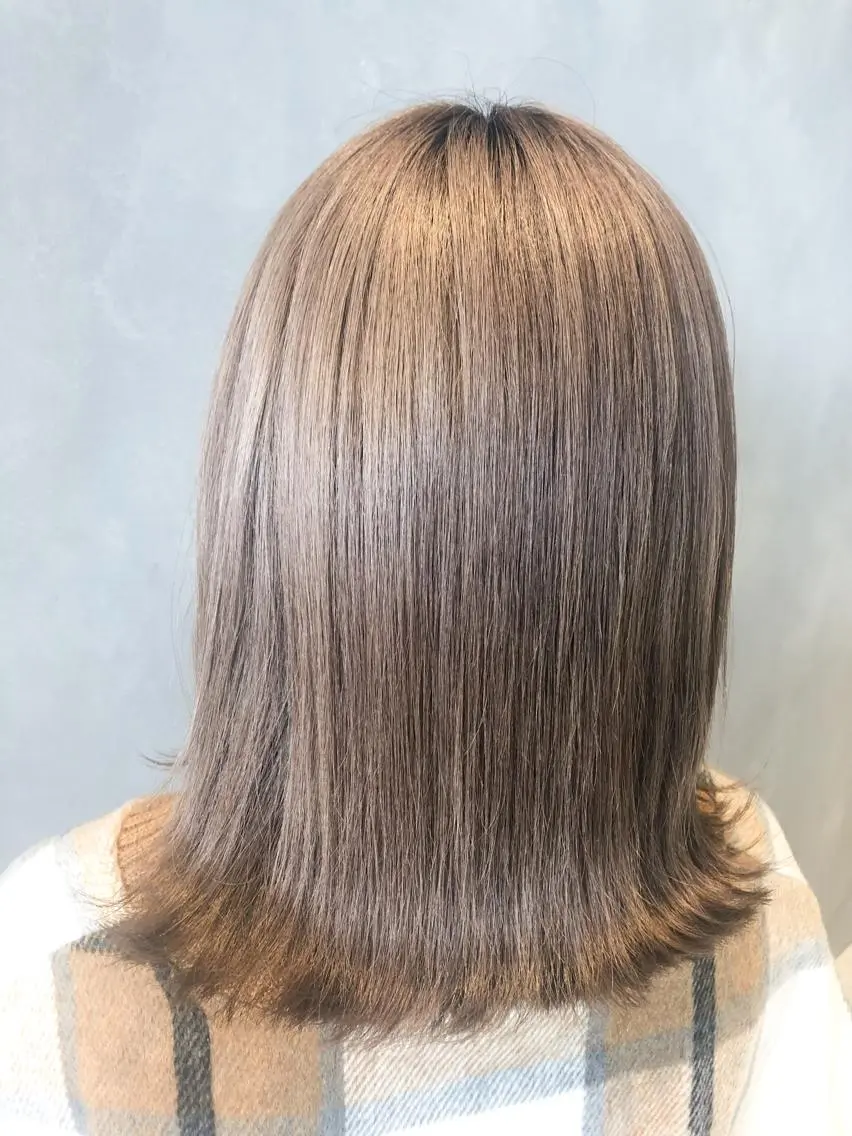 ミディアム カラー ベージュカラー ミルクティーベージュ 長谷川 沙紀のヘアスタイル