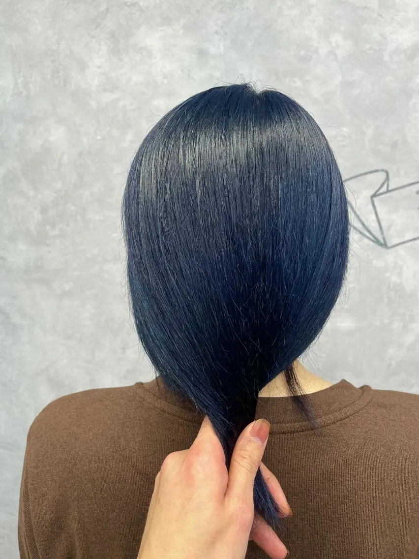 ミディアム カラー ブリーチ ケアブリーチ ネイビーカラー カット ヘアカラー トリートメント 福西 洋斗のヘアスタイル