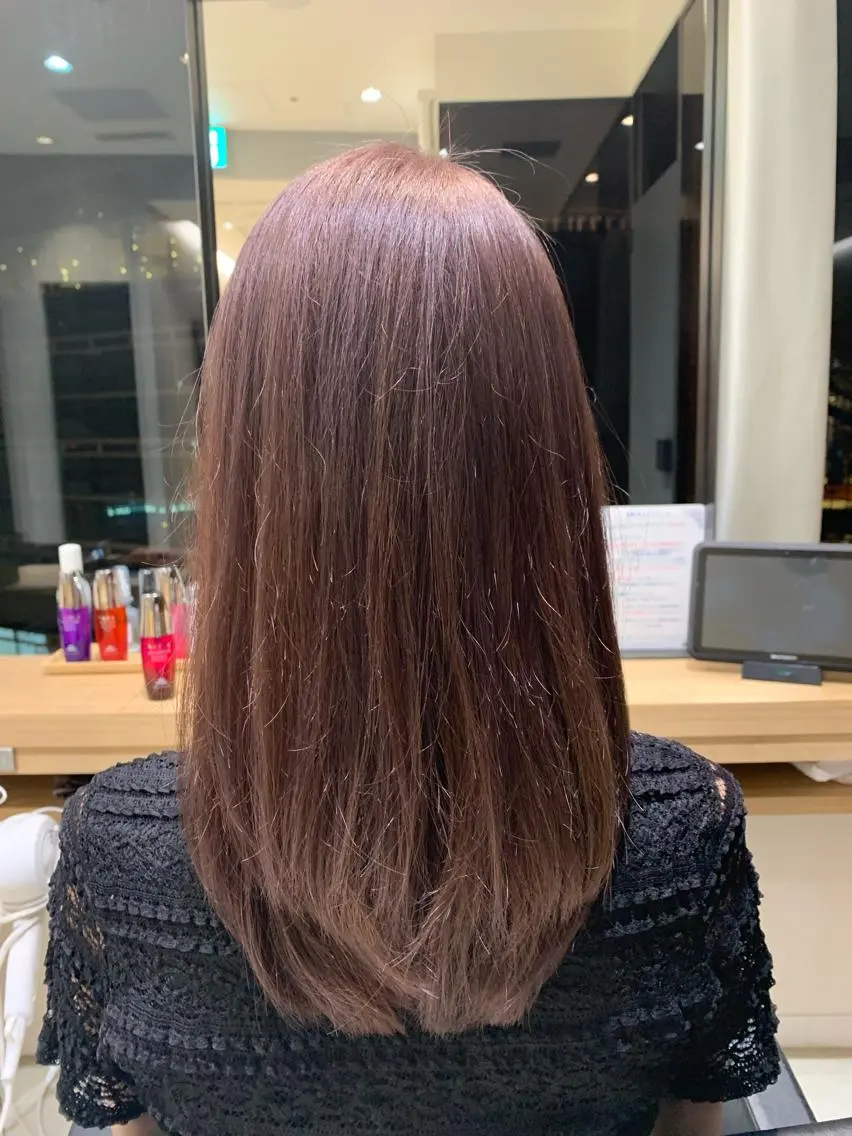 セミロング パープルカラー ハイライト 土佐 優奈のヘアスタイル