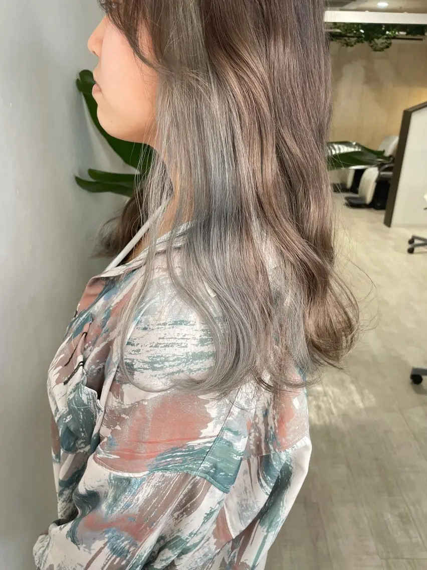 ロング カラー アッシュ ベージュカラー シルバー ヘアカラー 🫧富田 苑実🫧のヘアスタイル