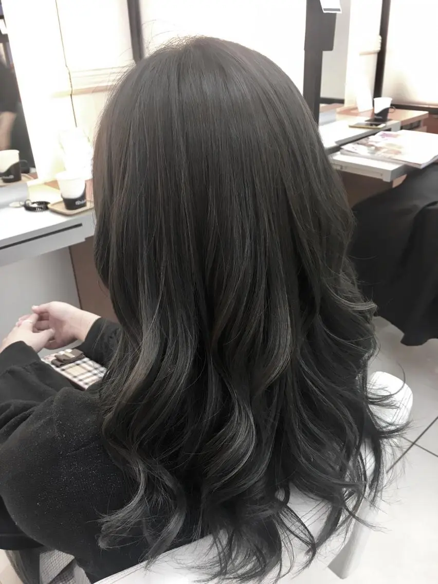 カラー バレイヤージュ ブルーカラー ブルージュ ヘアカラー トリートメント ブリーチ/バレイヤ ージュ川端裕司のヘアスタイル