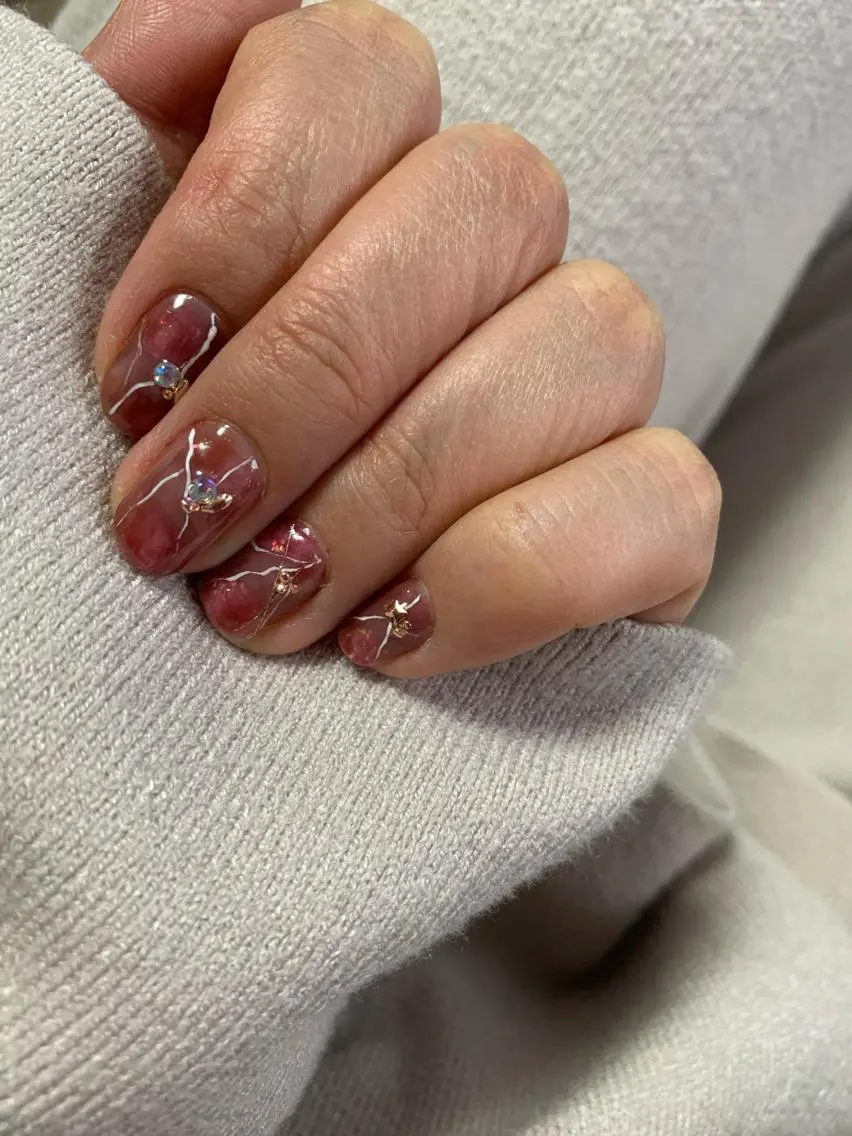 ネイル ラメ(グリッター) 大理石ネイル(マーブル) ニュアンスネイル aki_orenge nailのネイルデザイン