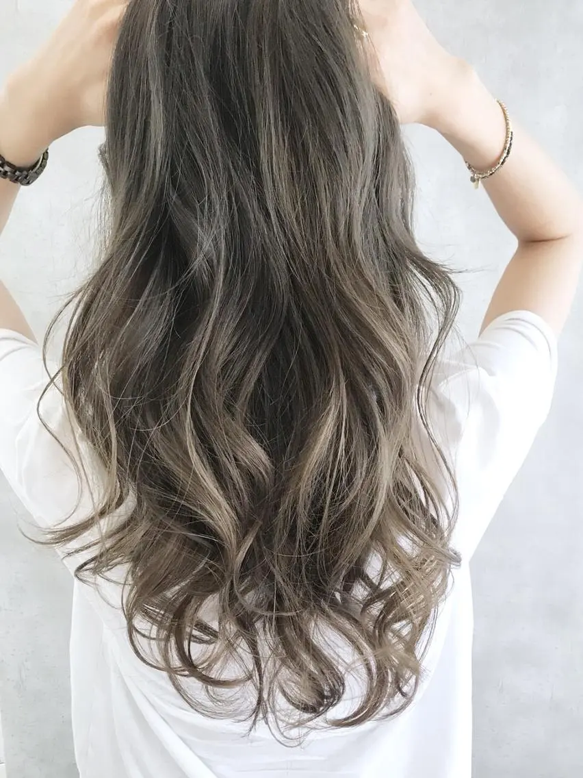 ロング カラー アディクシーカラー ブリーチ ケアブリーチ ダブルカラー ハイライトカラー MOU namba ムウナンバのヘアスタイル