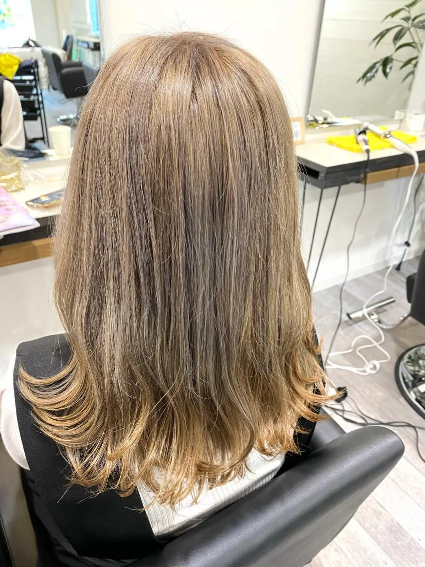 セミロング カラー アディクシーカラー バレイヤージュ ブリーチ ケアブリーチ デザインカラー 先着1名様限定 カット無料のヘアスタイル
