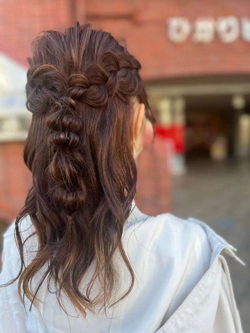 ミディアム ヘアアレンジ ハーフアップ ERINA 🤍のマツエク・マツパデザイン
