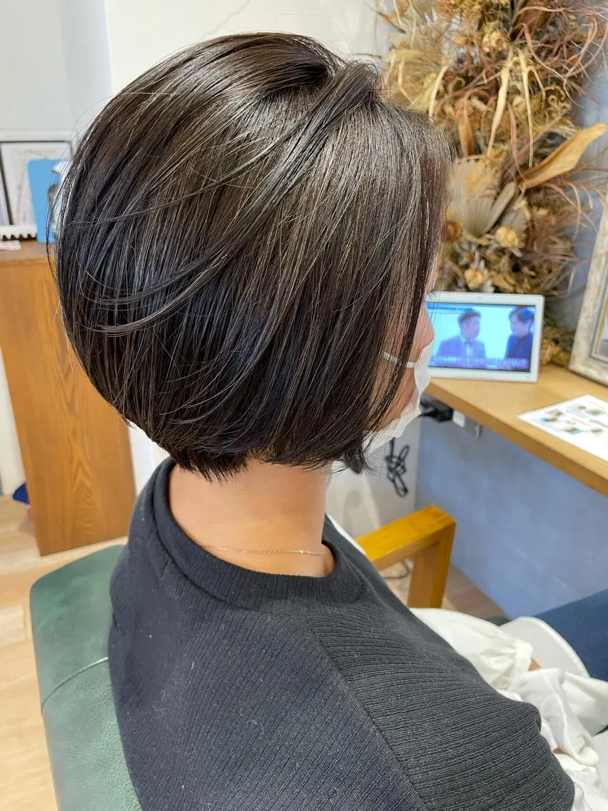 ショート カラー ショートボブ ハイライトカラー ボブ ハイライト ショートヘア 比嘉 千咲のヘアスタイル