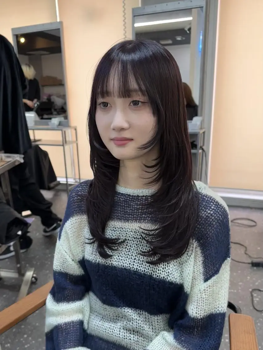 ロング カラー 透明感カラー 顔まわりレイヤー 韓国風ヘア レイヤーカット ロング カット ヘアカラー トリートメント 要プライベートサロン vert🌿マルイ裏のヘアスタイル