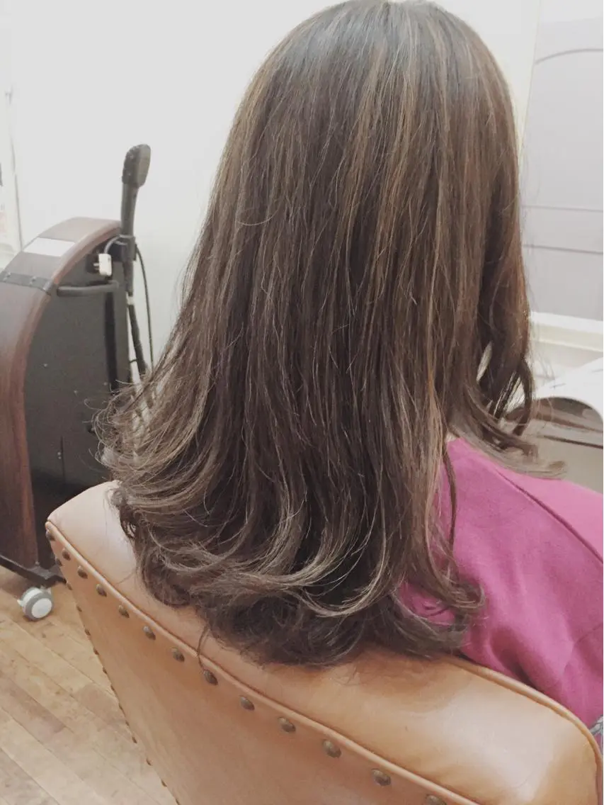 セミロング ハイライト 島尻 徳人のヘアスタイル