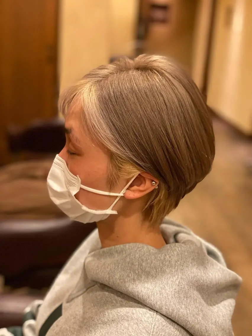 ショート カラー ミストバング  フェイスフレーミング グレージュ 太田 康治のヘアスタイル