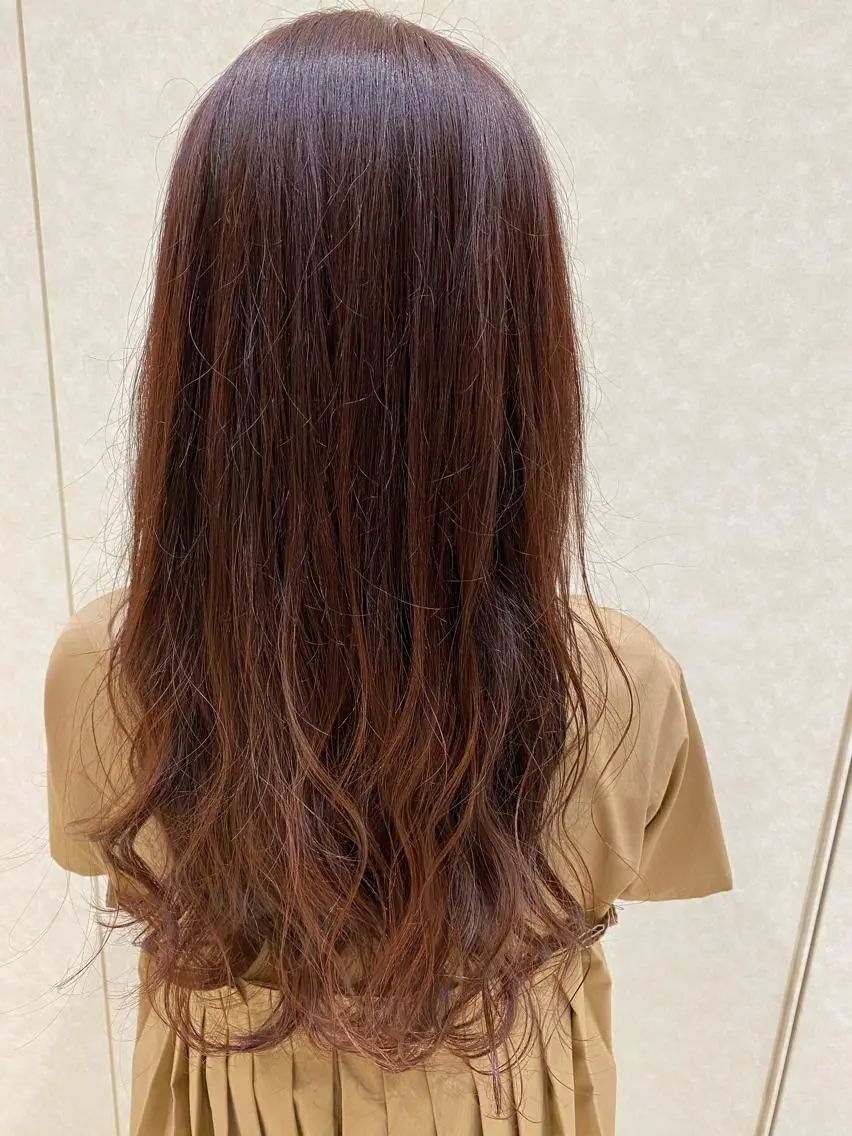 ロング カラー 小倉 沙織のヘアスタイル