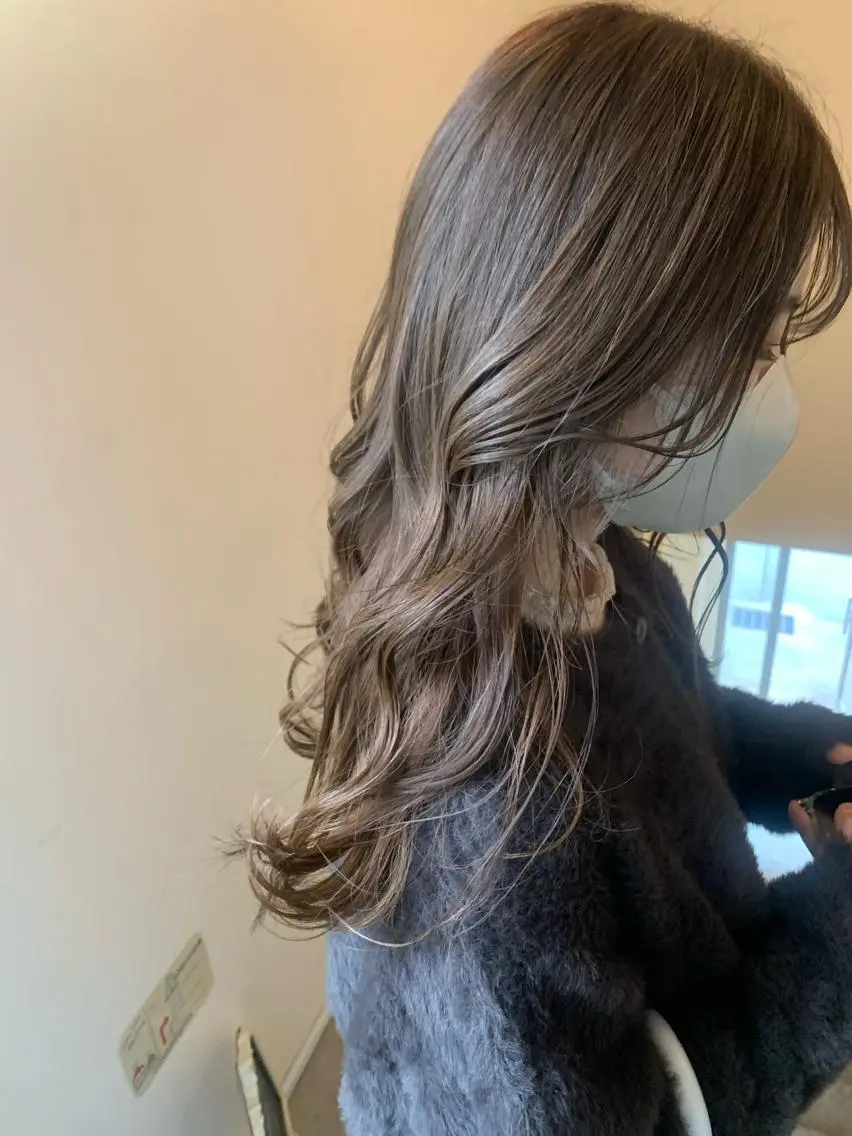 セミロング カラー カット ヘアカラー トリートメント 本間 結衣のヘアスタイル