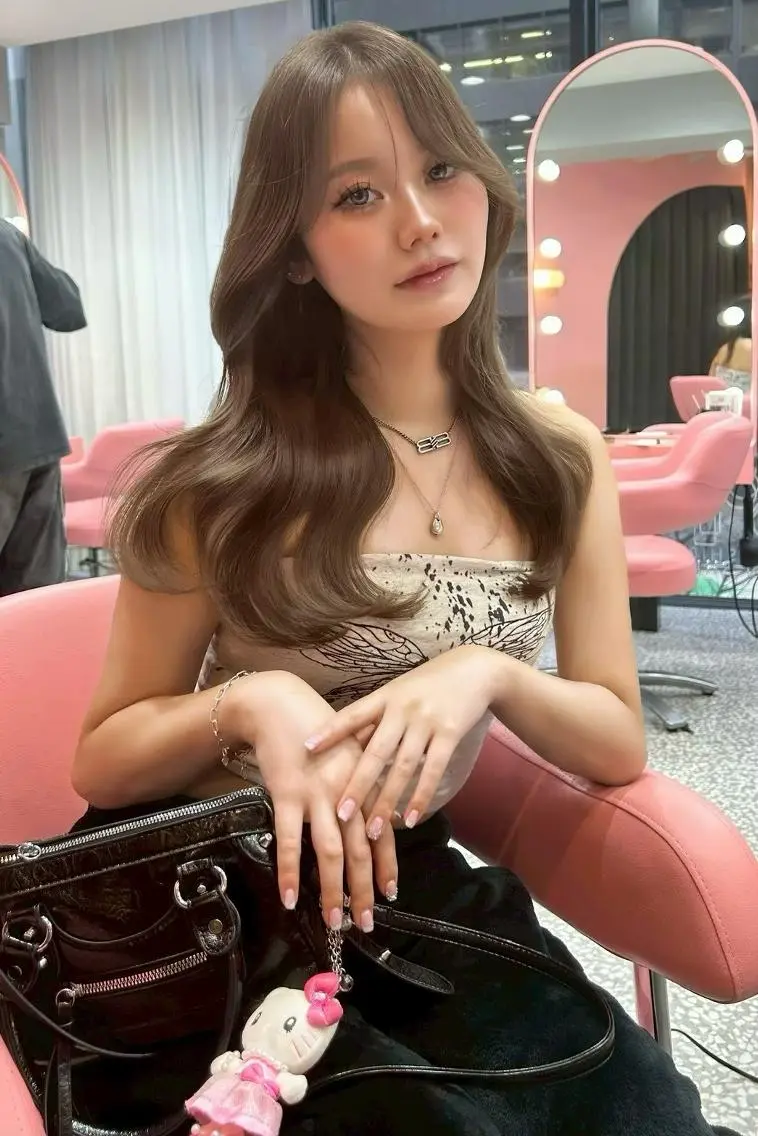 ロング カラー ベージュカラー ブリーチ ブルーカラー ブルージュ 透明感カラー カット ヘアセット 表参道/ワンホンヘア SAAYA🖤のヘアスタイル