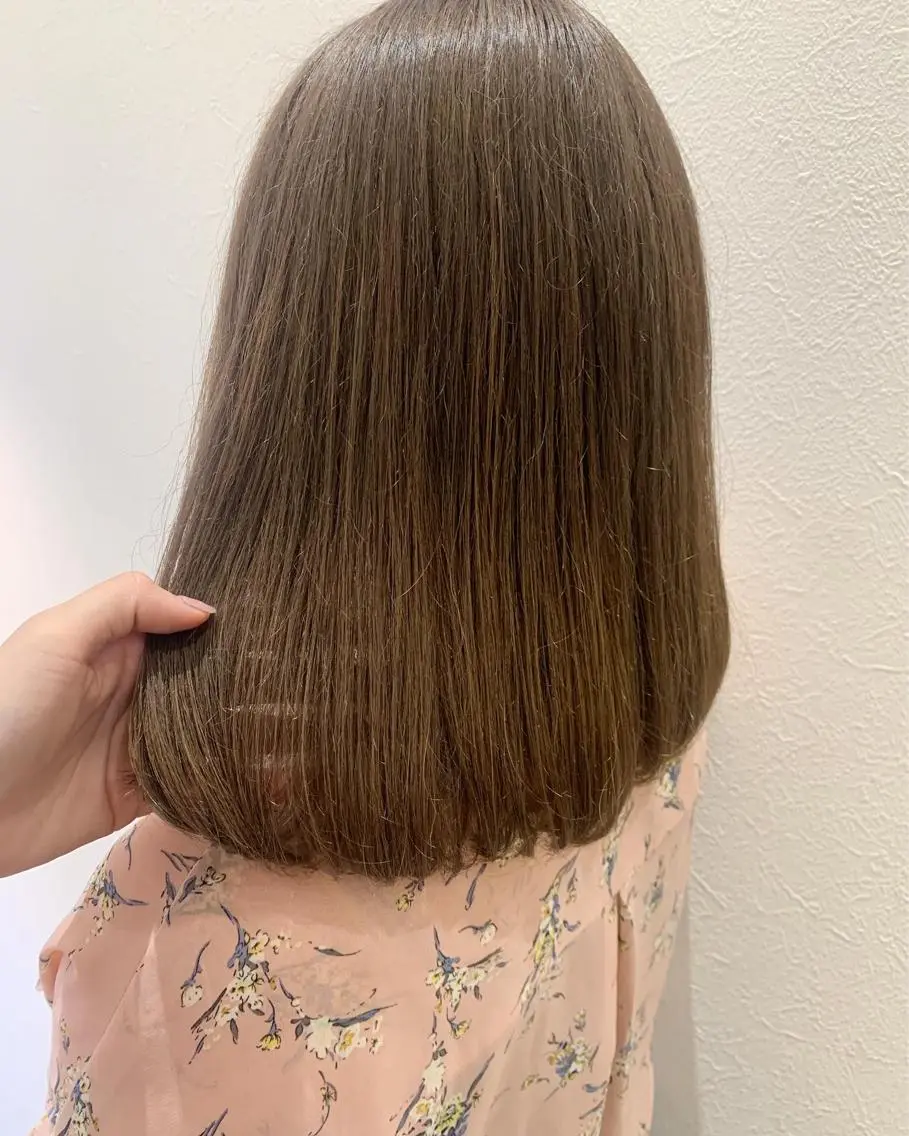 ミディアム カラー ブリーチ グレージュ オリーブグレージュ オリーブグレー カット ヘアカラー トリートメント hubhair レイヤー/透明感のヘアスタイル