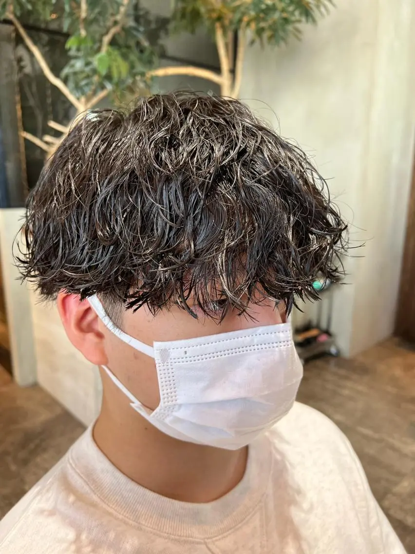 ショート パーマ メンズ カット パーマ トリートメント 波巻きスパイラルパー マ/シャドウパーマ駿のヘアスタイル