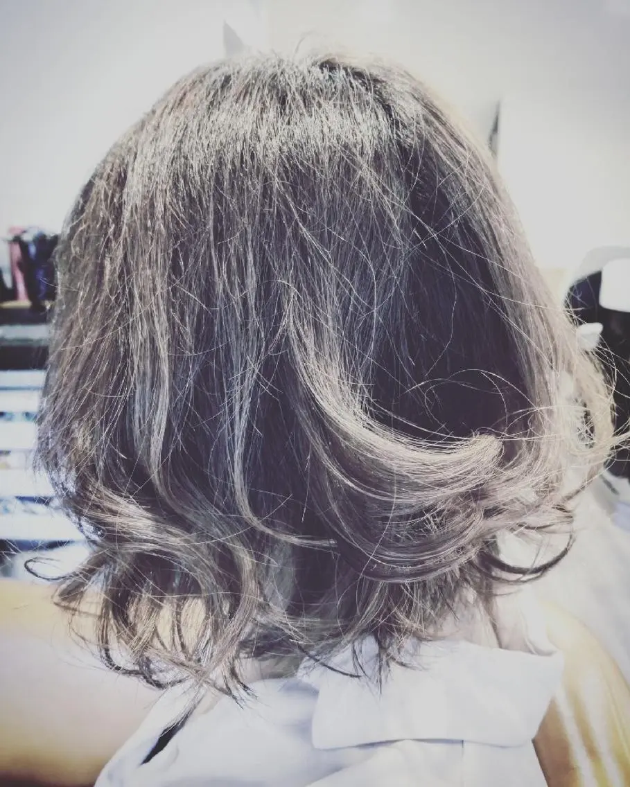 ショート カラー アディクシーカラー バレイヤージュ ブリーチ ブルーカラー ブルーグレー ヘアカラー spa hair ark 富井直美のヘアスタイル