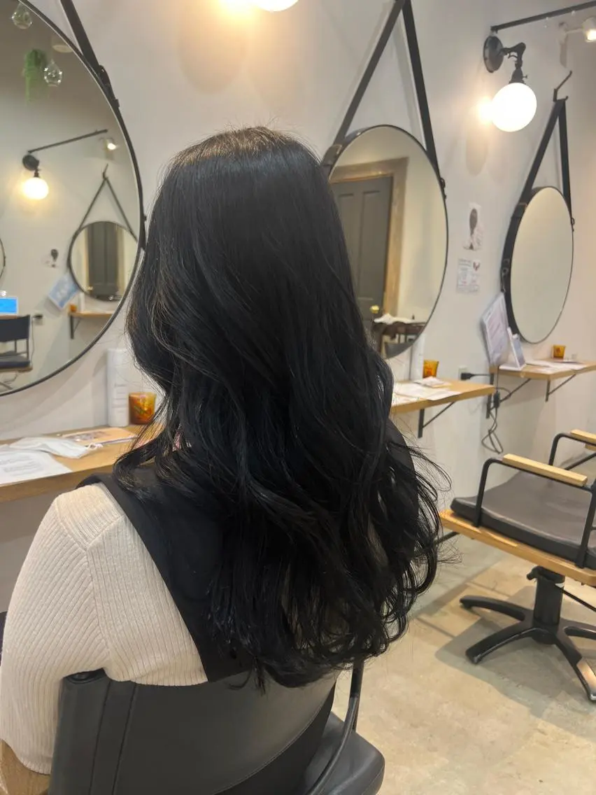 カラー 黒髪 beleefric 🩵チセのヘアスタイル