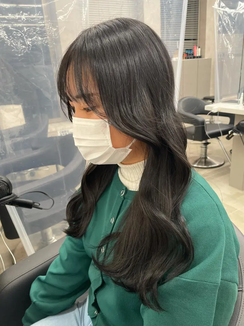セミロング カラー 顔周りカット 韓国風ヘア 抜け感レイヤー︴ ニュアンスカラーのヘアスタイル