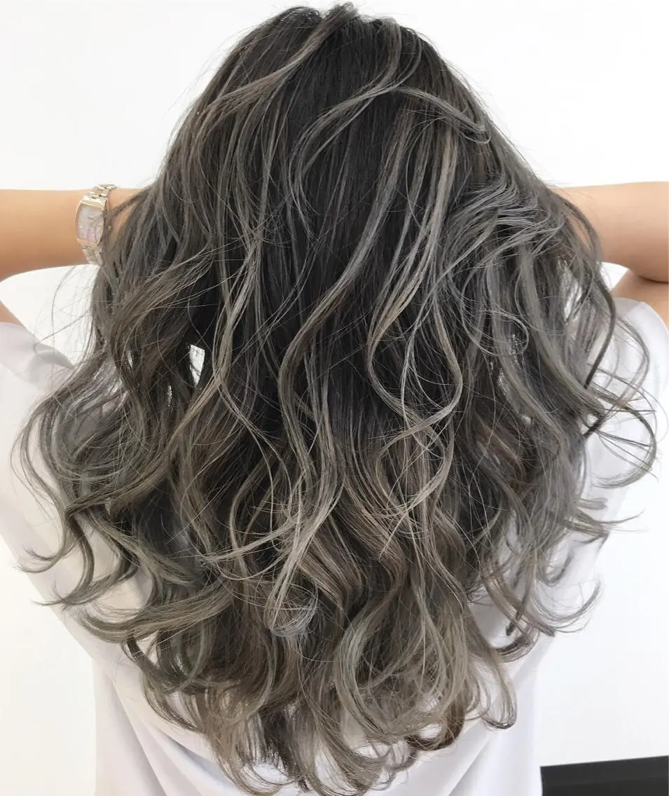 セミロング カラー バレイヤージュ ブリーチ レイヤーカット ✨ブリーチ無し 透明感HIDEのヘアスタイル