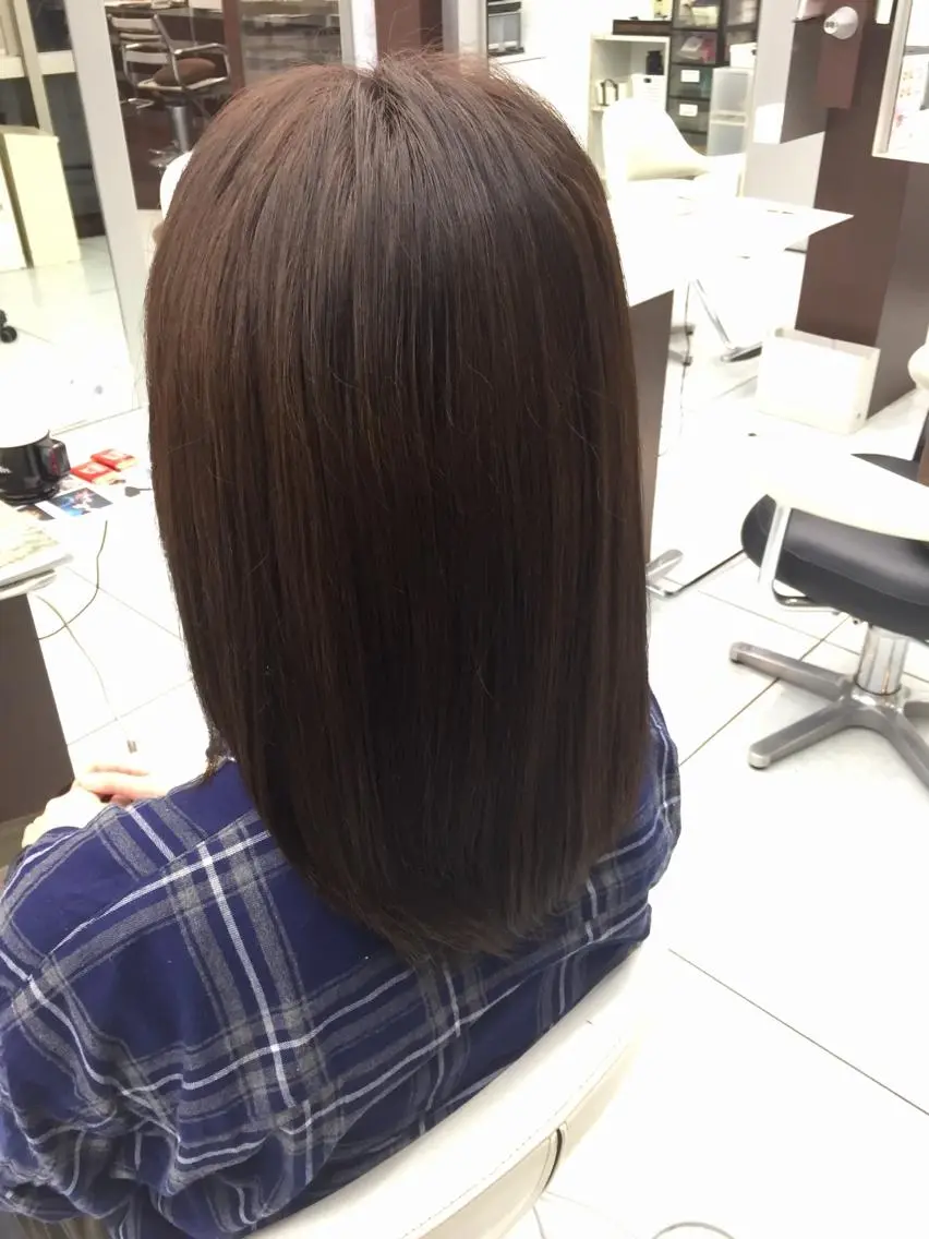 セミロング カラー イルミナカラー 縮毛矯正 岩崎 裕司のヘアスタイル