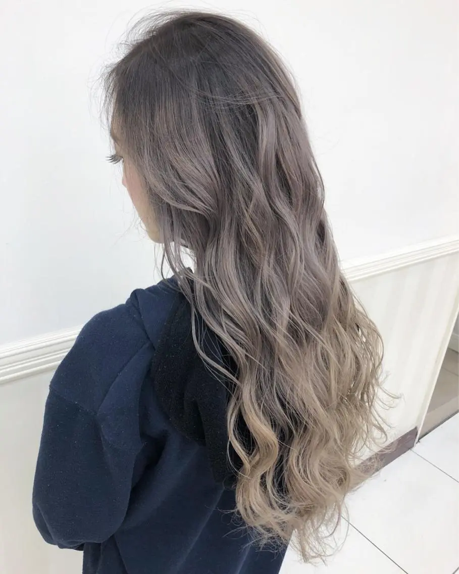 ロング カラー ベージュカラー カット ヘアカラー トリートメント ブリーチ/バレイヤ ージュ川端裕司のヘアスタイル
