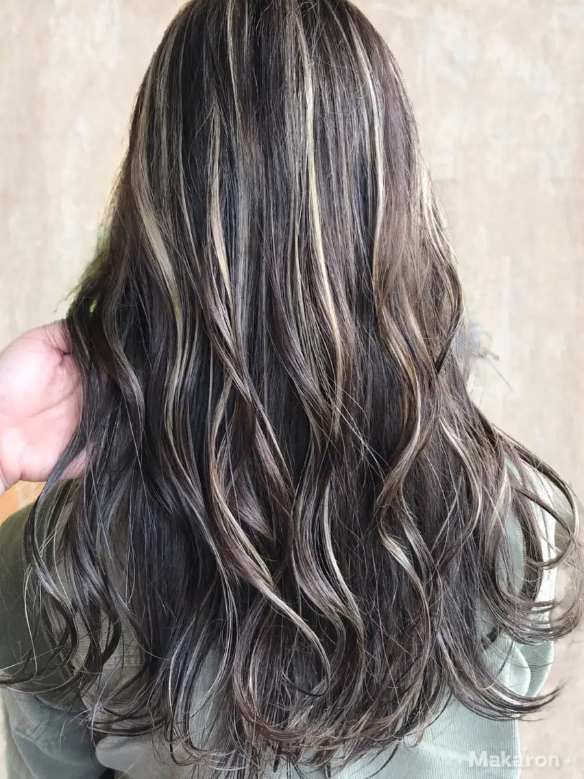 ロング カラー ケアカラー デザインカラー ハイライトカラー 3Dハイライト ハイライト カット ヘアカラー トリートメント hair works raptureのヘアスタイル