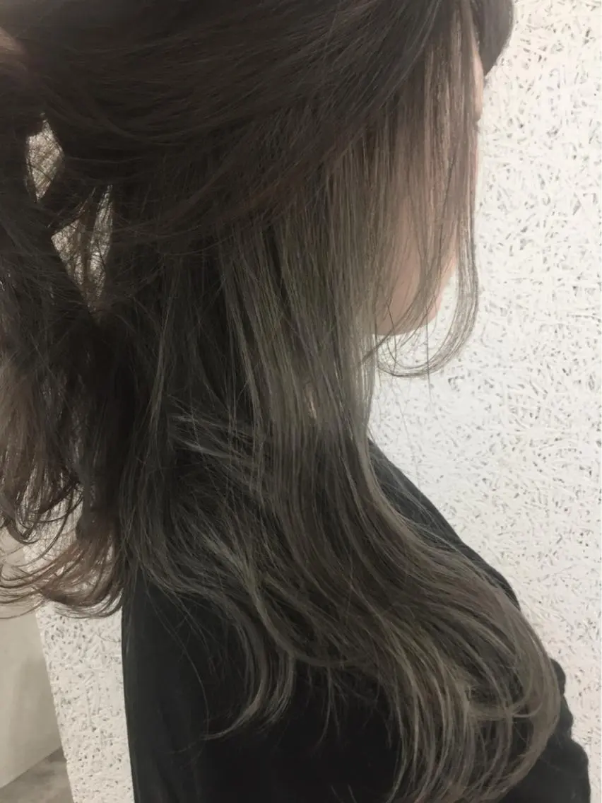 セミロング カラー パーマ ヘアアレンジ インナーカラー シルバー ヘアカラー トリートメント ヘアセット ✨ハイクオリティ✨ 山本香也のヘアスタイル