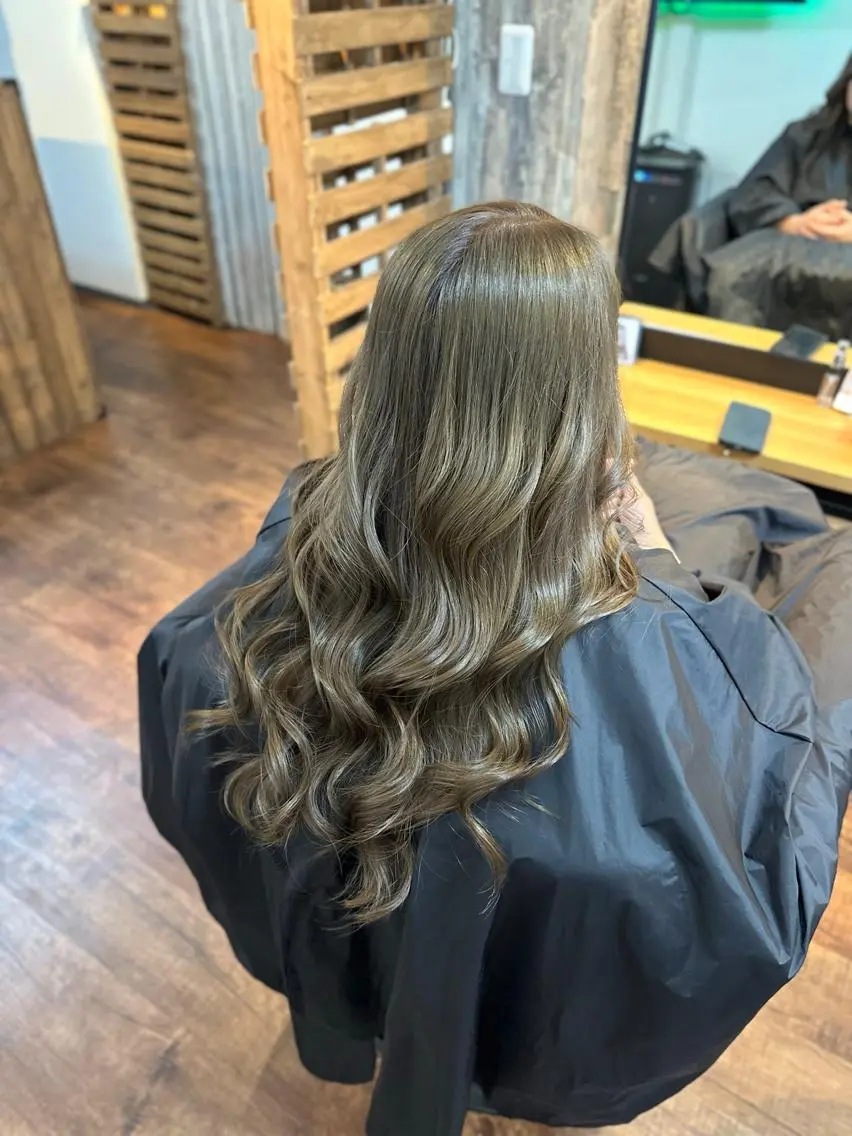 ロング カラー ブリーチ グレージュ カット ヘアカラー Luzir⭐︎ GEN⭐︎のヘアスタイル