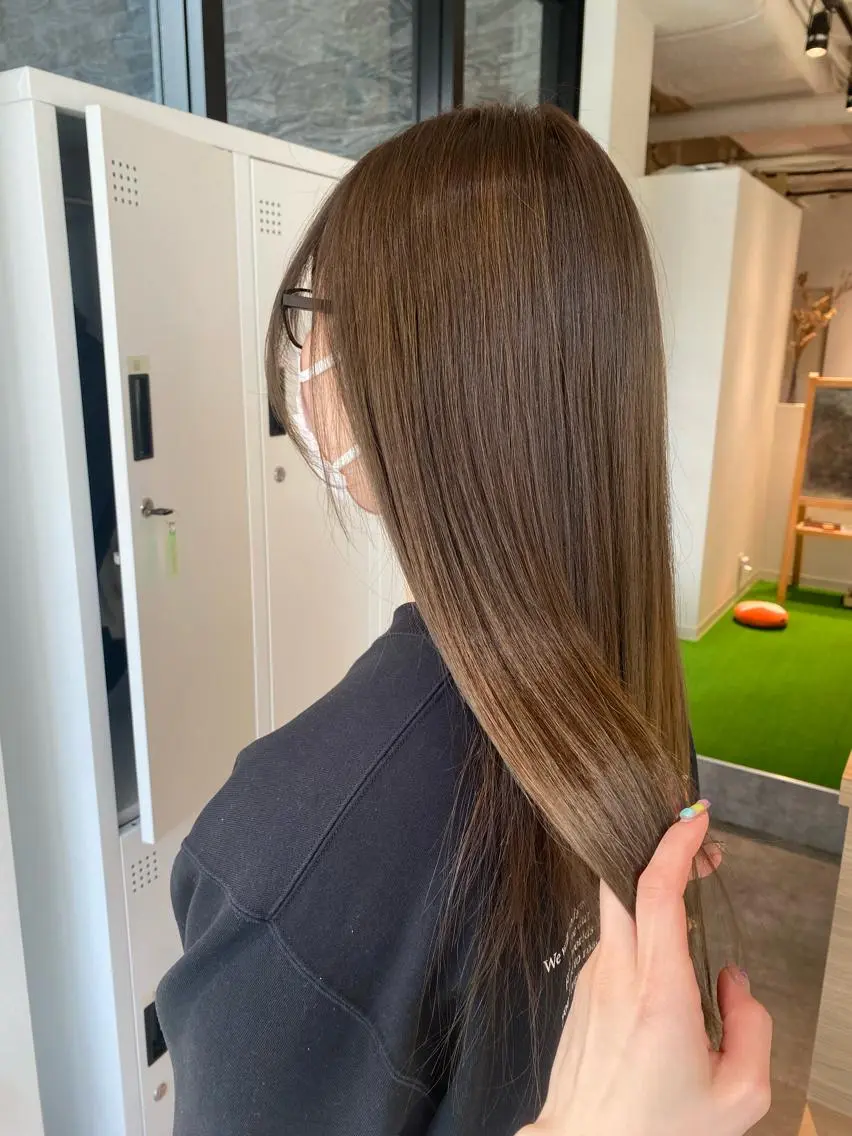ロング カラー ベージュカラー オリーブベージュ カット ヘアカラー トリートメント オスズ 🎀´-のヘアスタイル
