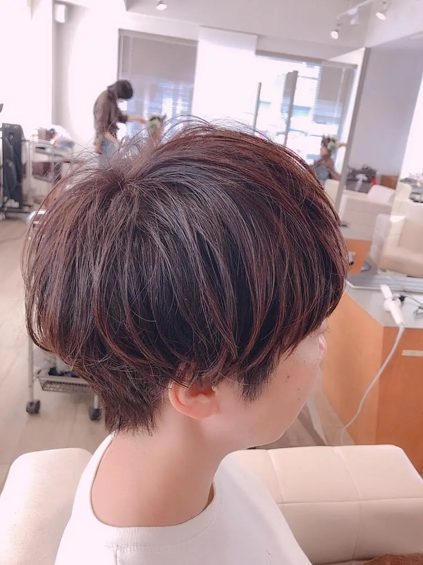 ショート カラー 榧木 萌香のヘアスタイル