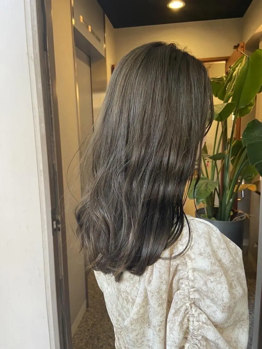 ロング カラー ブリーチ ブラウンカラー ショコラブラウン ダブルカラー ブリーチなしカラー カット ヘアカラー トリートメント TIGRE kamitoriのヘアスタイル