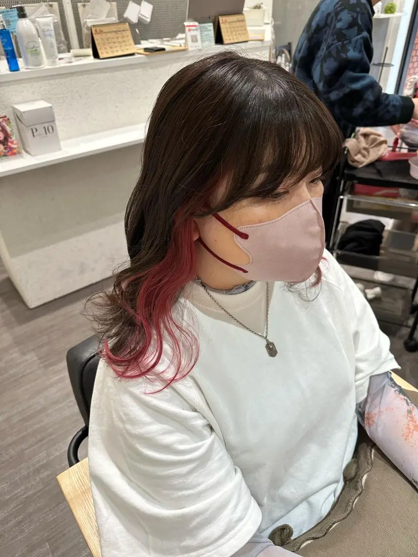 セミロング カラー レッドカラー 艶髪レイヤー上田 紗也🇰🇷💗のヘアスタイル