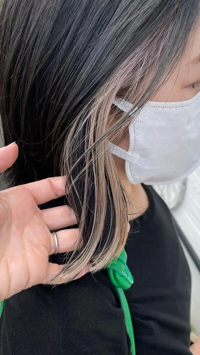 ミディアム カット ヘアカラー ビヨウシツトリコ よねたにみなのヘアスタイル