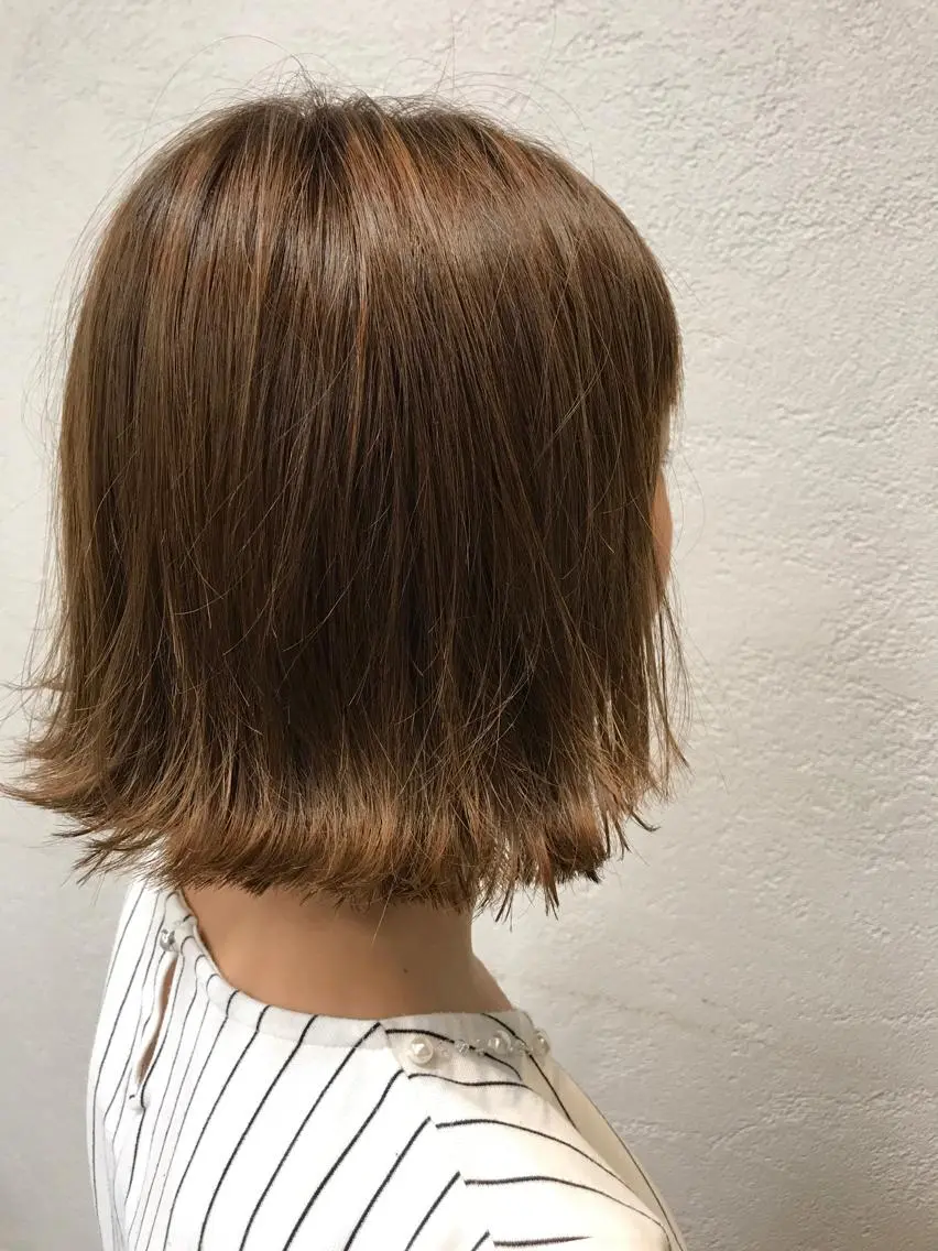 ショート カラー 切りっぱなしボブ ハイライトカラー ボブ ハイライト 外ハネヘア カット ヘアカラー トリートメント デザインカラー🌈 高木リョウのヘアスタイル